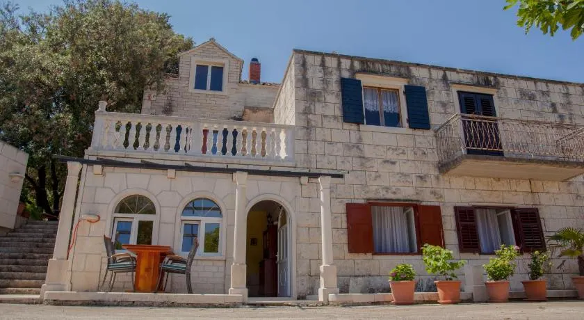 Apartment Curri - Image 1