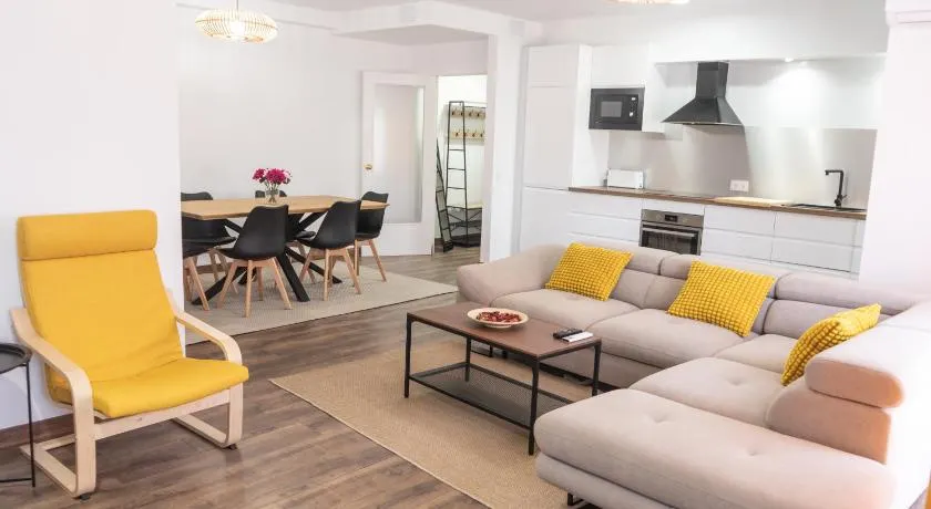 Apartamento Cassa de la selva - Image 1
