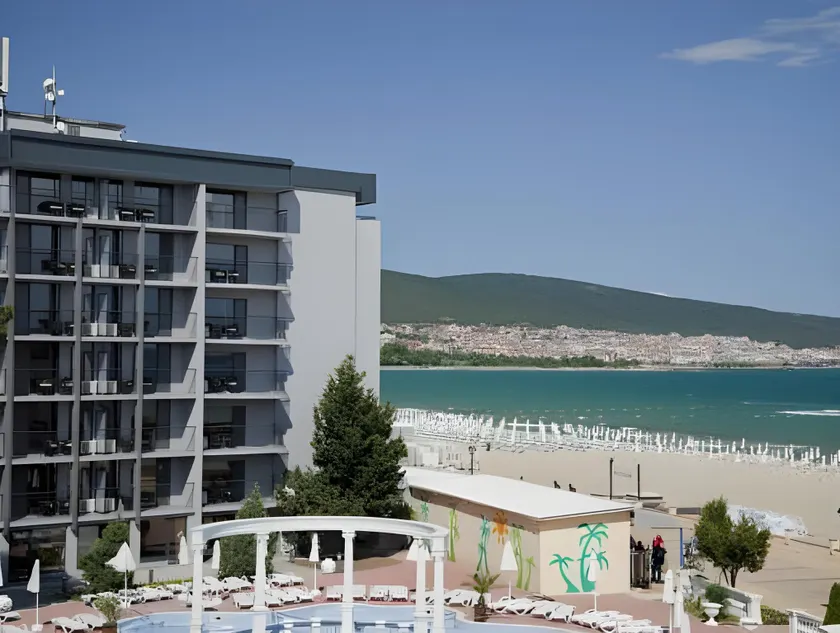 Platinum Hotel & Casino - Image 1