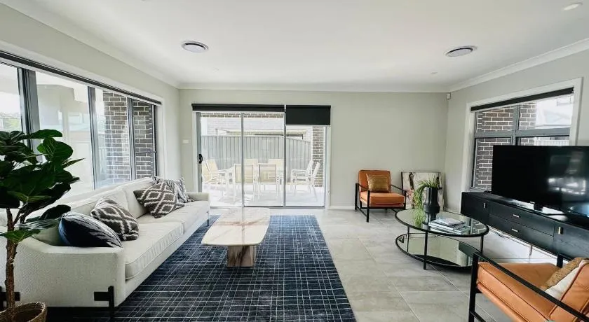 Aircabin - Denham Court - Modern - 4 Beds House - Image 1