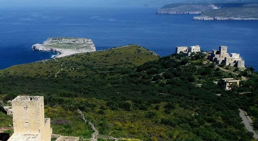 Mani Fort Charabos - Image 1