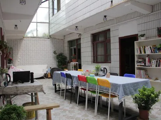 Fangwu Youth Hostel - Image 1
