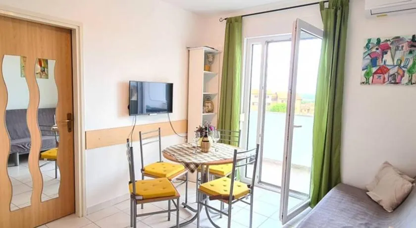 Apartment Red wine - Image 1