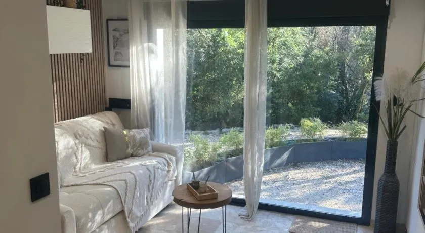 Studio cosy près du Pont du Gard - Image 1