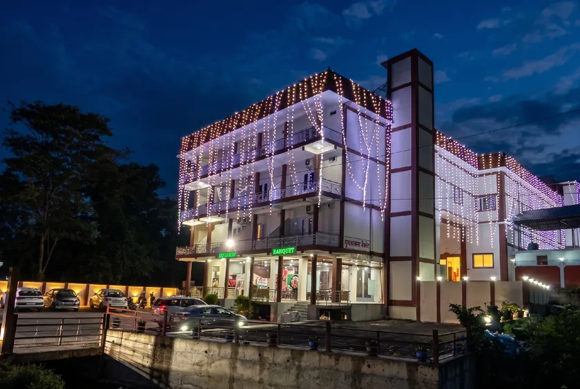 Osho Hotel and Restaurant - Image 1