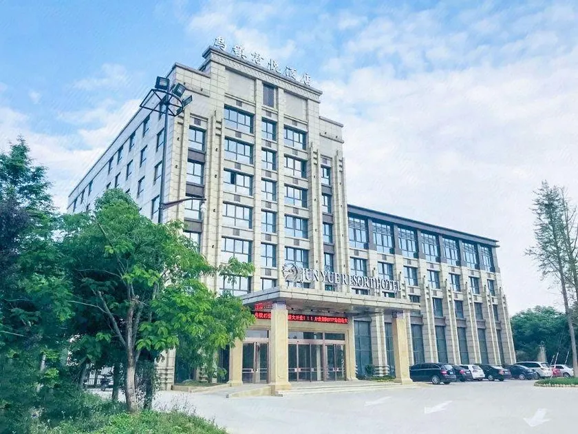 Junyue Resort Hotel - Image 1