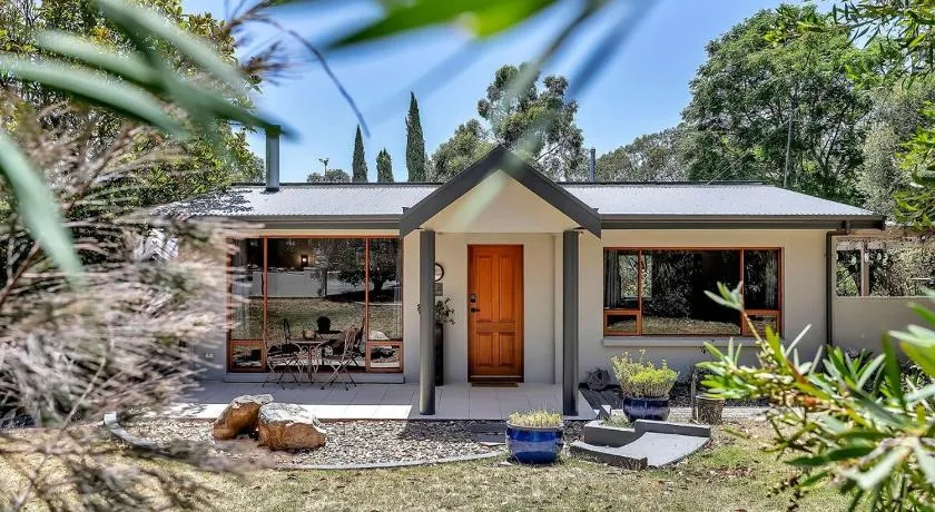 Karku Wardli Cottage Luxury Hills Retreat - Image 1