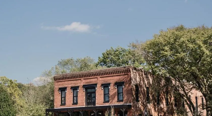 Beard and Lady Inn - Image 1