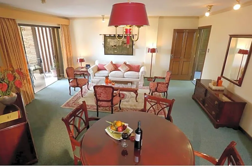 Yotau All Suites Hotel - Image 1