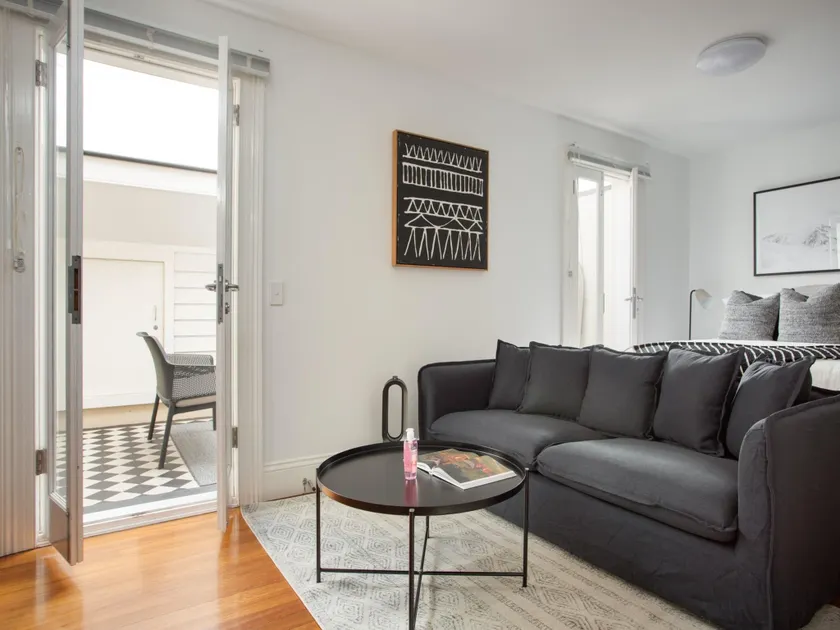 Stunning Studio with Alfresco Terrace near Trains - Image 1