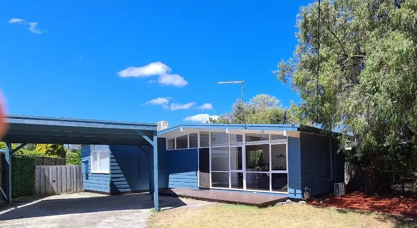 Beach Cottage. 100m to the beach 9minutes to Hot Springs. Pet Friendly - Image 1