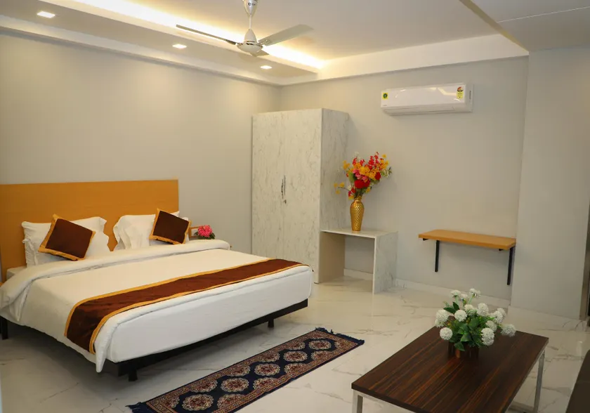 The Empire Rooms & Boutique Near Cyber City Gurgaon - Image 1
