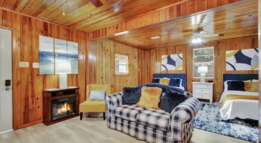 Lake Haven Cottage with Game Room, Swim Dock and Boat - Image 1