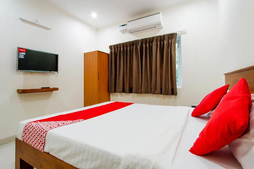 OYO 75753 Crescent Lodge - Image 1