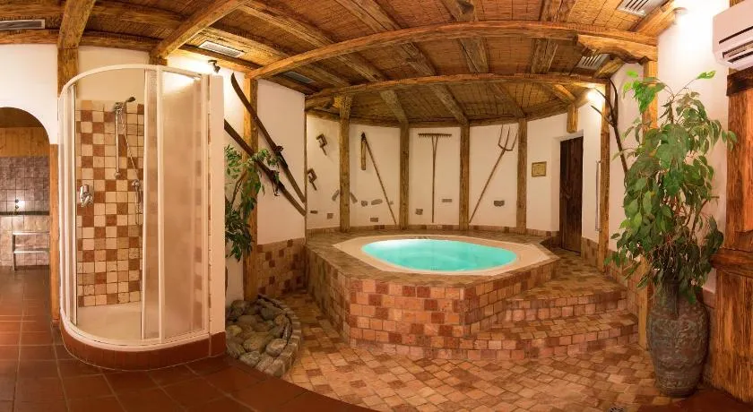 Double room, shower, toilet, balcony - Image 1