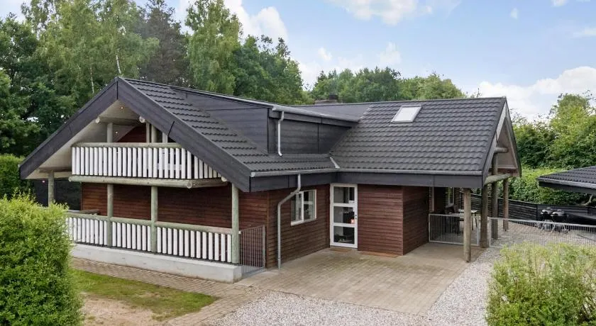 3 Bedroom Cozy Home In Fårvang - Image 1