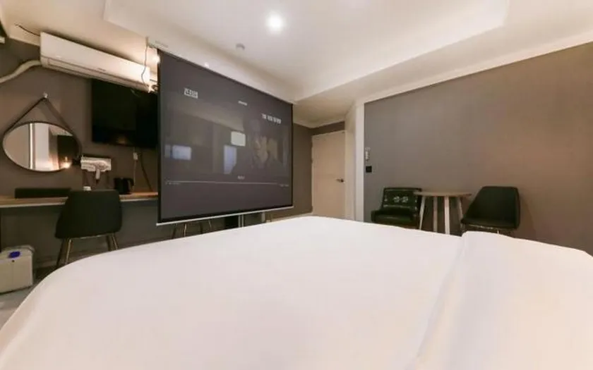 Best In City Hotel - Image 1