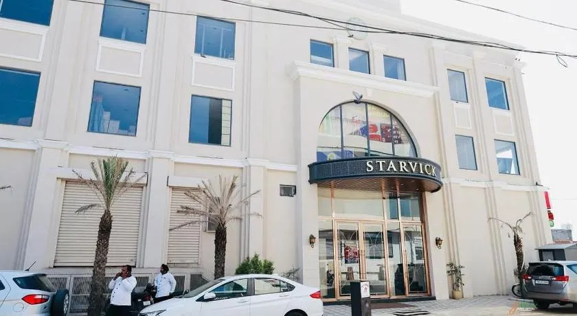 Starvick Banquet & Rooms - Image 1