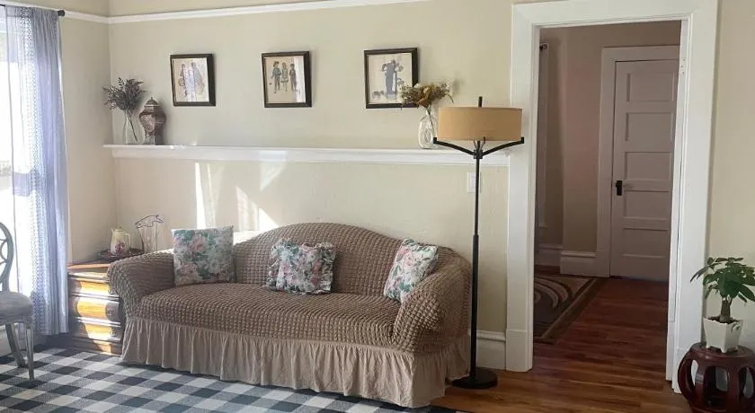 Suite in Downtown Riverside - Image 1