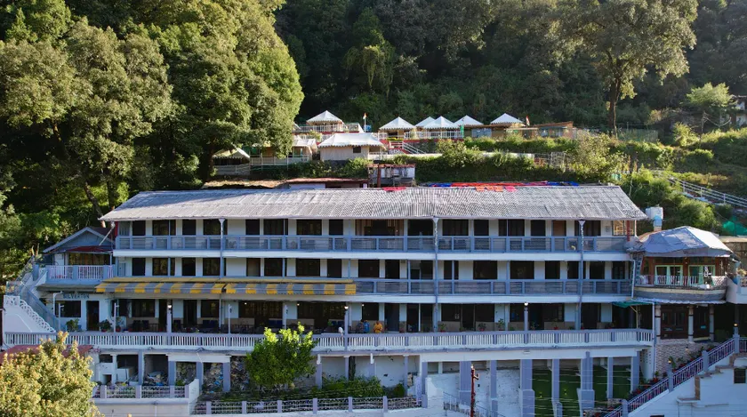 Hotel Silverton (180 Lake View) - Image 1