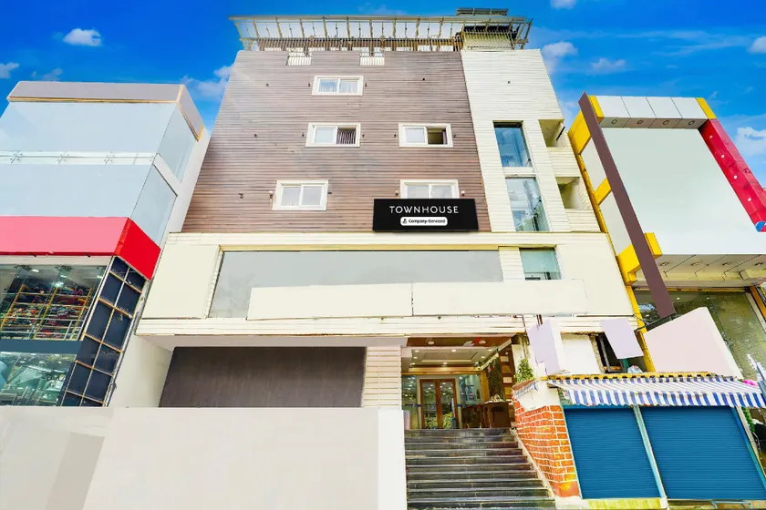 Townhouse MG Road Near Commercial Street - Image 1