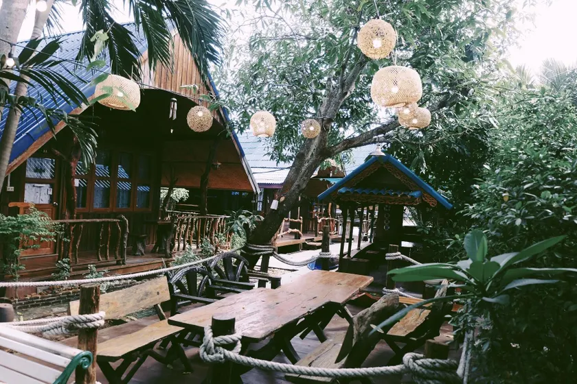 RuenNamyen Resort Amphawa - Image 1