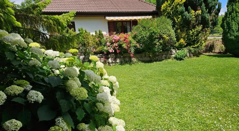 House near castle park - Image 1