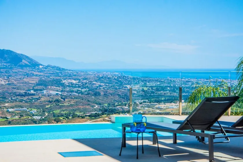 New Modern Villa Elviria, Mairena Pool BBQ&Views - Image 1