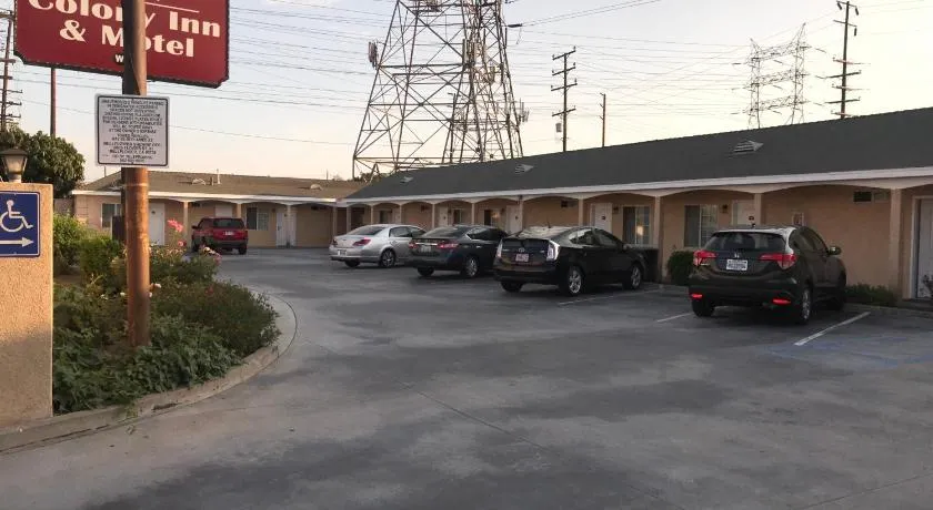 Colony Inn Motel - Image 1