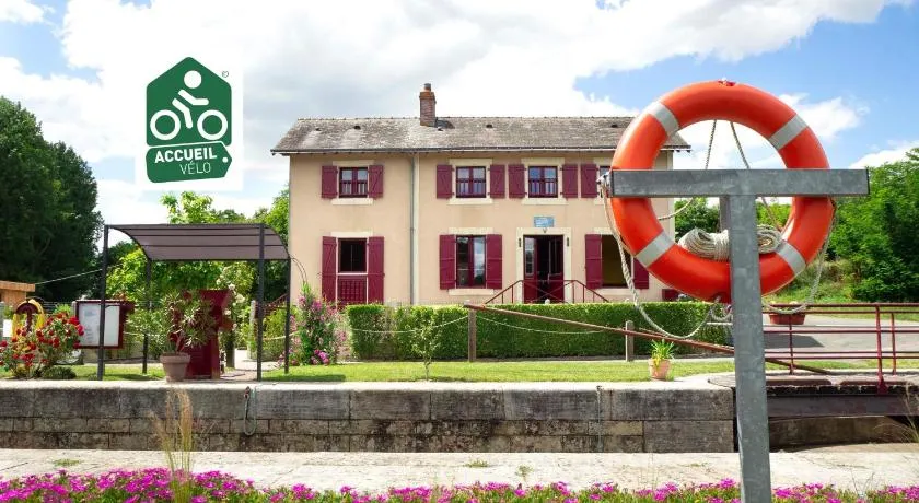 MARA RIVIERE Gîte d'étape sur la Vélo Francette - Image 1