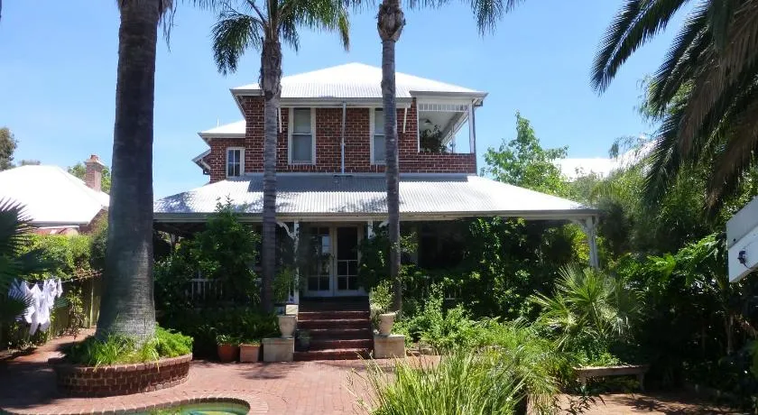 Lakeside Bed & Breakfast - Image 1