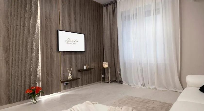 AlexandraDesignSuite -Eleganza vicino al centro - Image 1