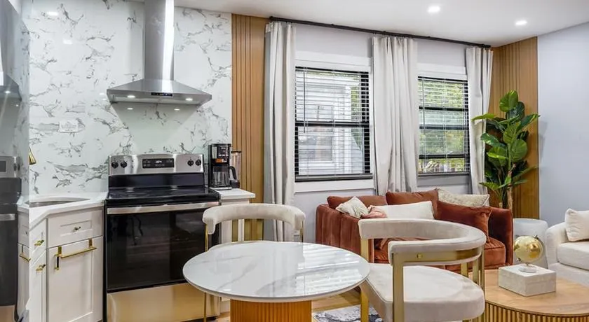 Velvet Vue Suite Near JFK, UBS Arena, & 30mins from City - Image 1