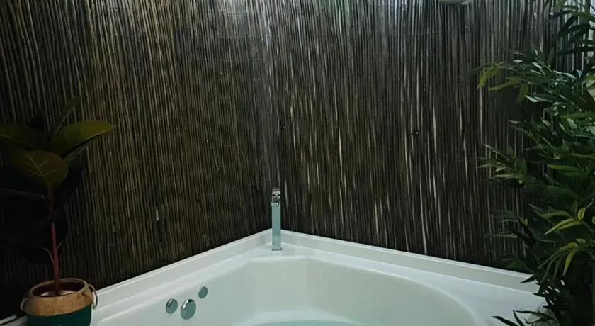 La Maison Parque Verde Jacuzzi - Image 1