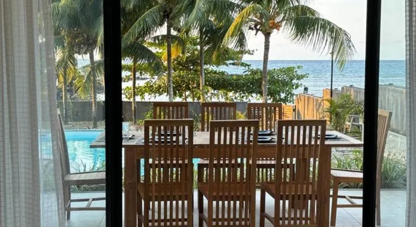 ReefScape Beachfront Residence - Image 1