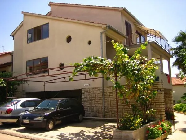 Villa Mihaela Poreč holiday apartments - Image 1