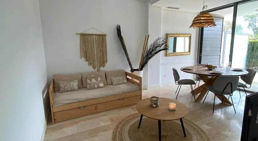 Refugio con jardin piscina y padel al lado del mar - Image 1