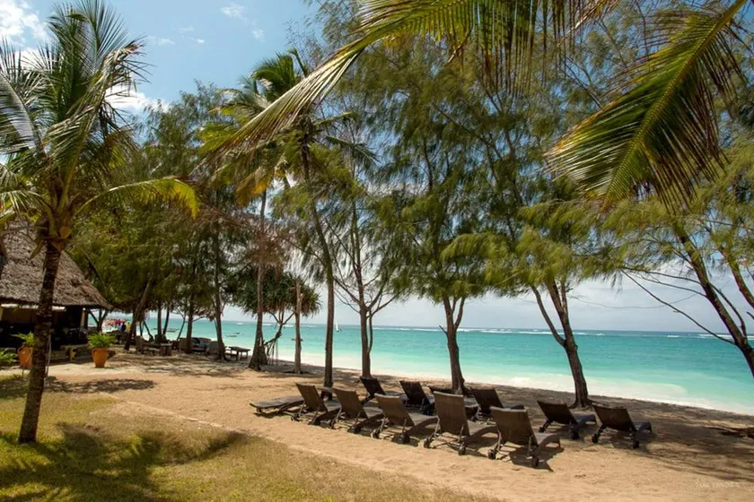 Bahari Dhow Beach Villas - Image 1