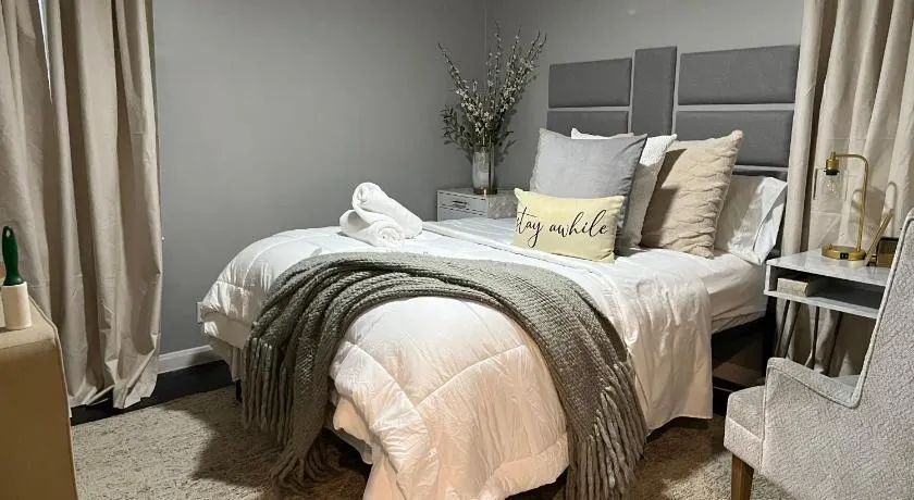 Cozy, Upstairs Apartment Pets Welcome with fee Family Friendly Close to Everything - Image 1