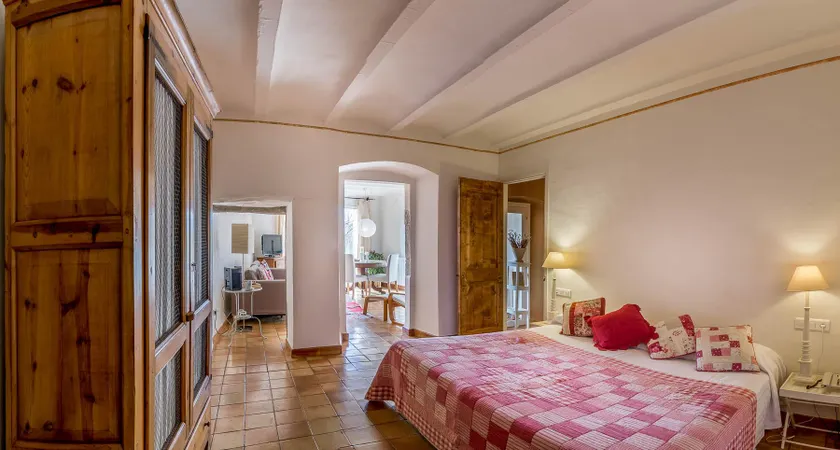Hotel la Plaça Madremanya - Image 1