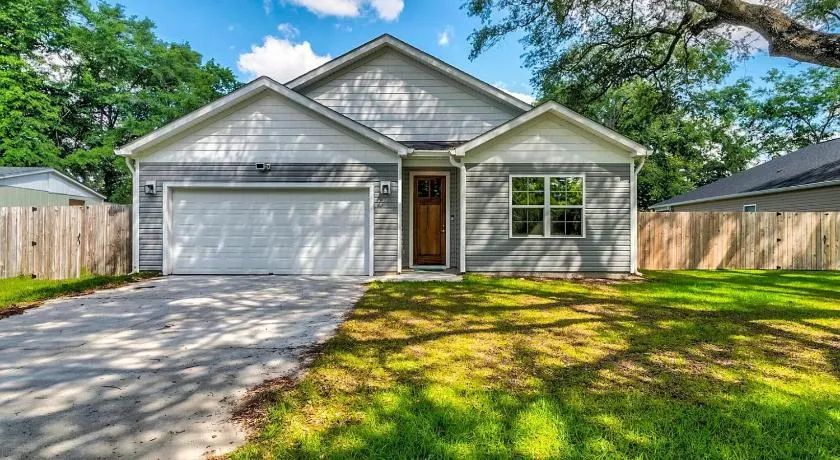 Big Modern Home with Ample Parking - Image 1