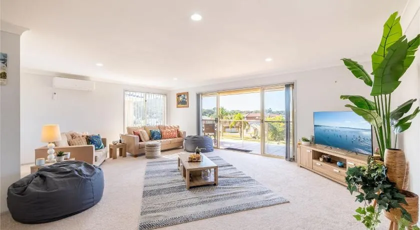124 Rocky Point Rd - pet friendly, air con, Wi-Fi, high chair and Cot - Image 1