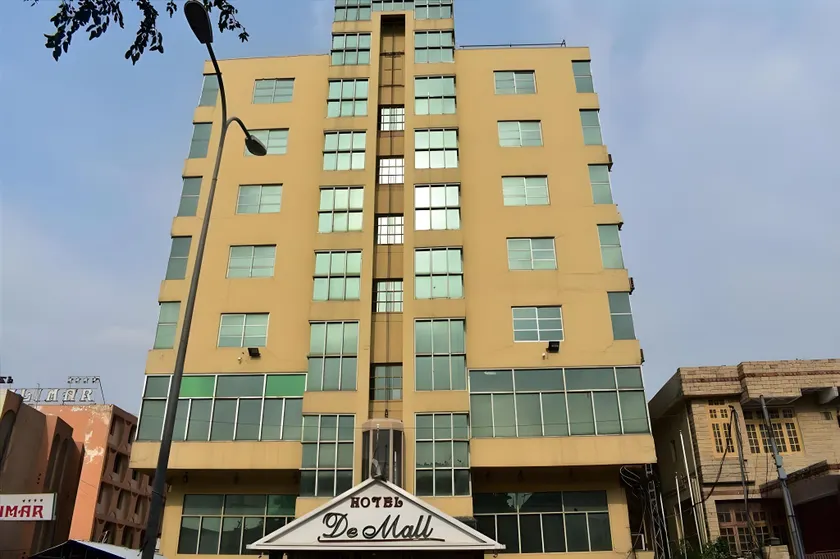 De Mall Hotel - Image 1
