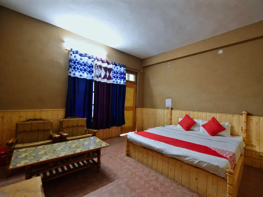 OYO 27987 Hotel Veer - Image 1
