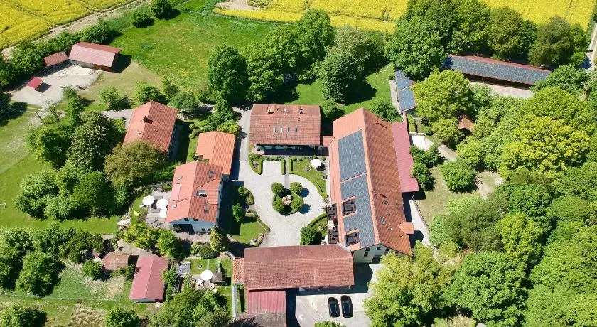 Gut Schwarz-n Hof Ferienwohnungen - Image 1
