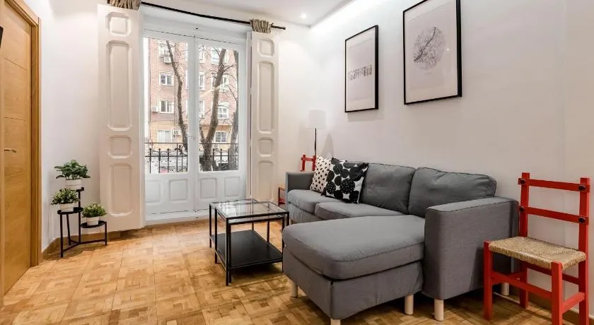 Madrid Embajadores II - Apartamento de 4 dormitorios con Balcón - Image 1