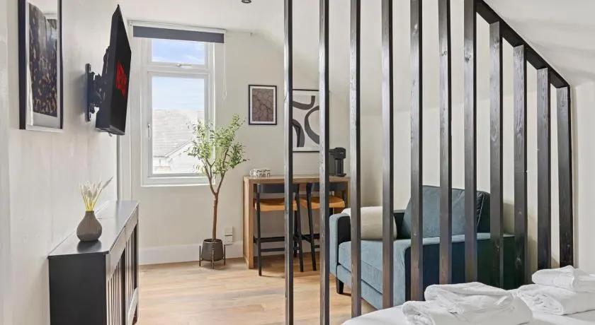 Chic 1 Bed Studio Retreat in West Bridgford - Image 1