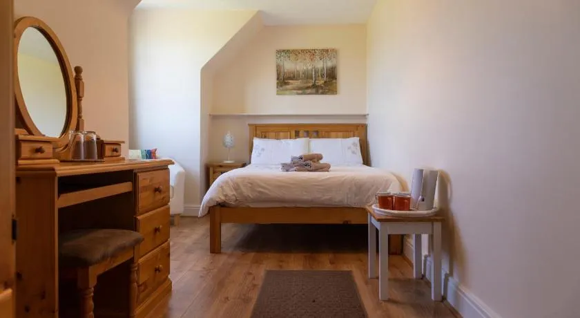 Barrymor Twin, Family and Double Room - Image 1