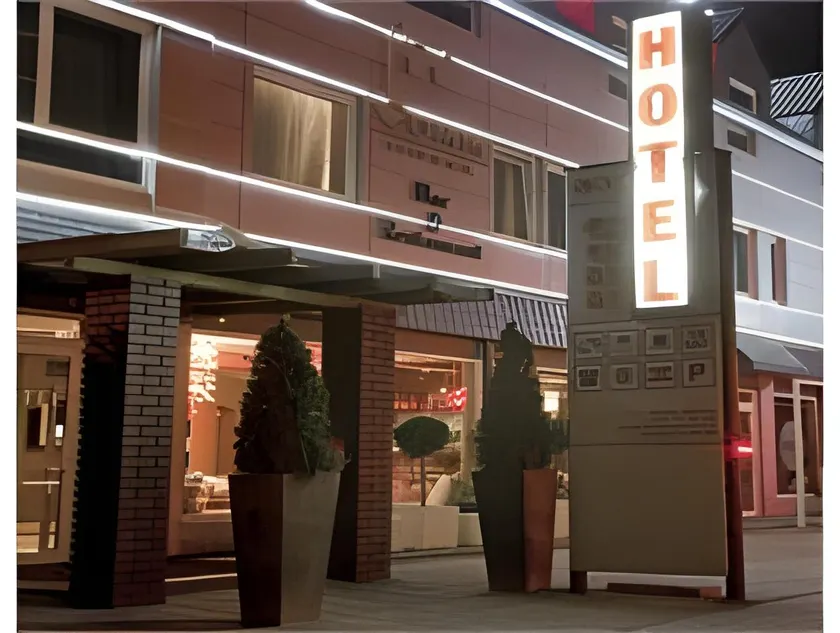 Comm Hotel Poznań Airport - Image 1