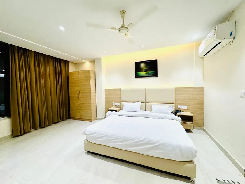 Hotel The Lotus - Image 1